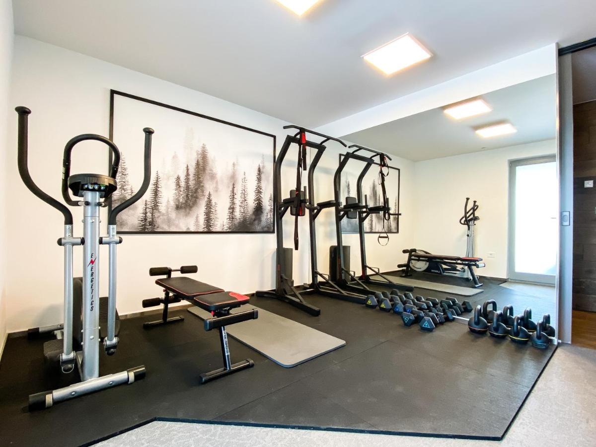 Lakeview Apartment *